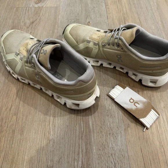 Used condition ON women’s tennis shoes - Picture 1 of 9